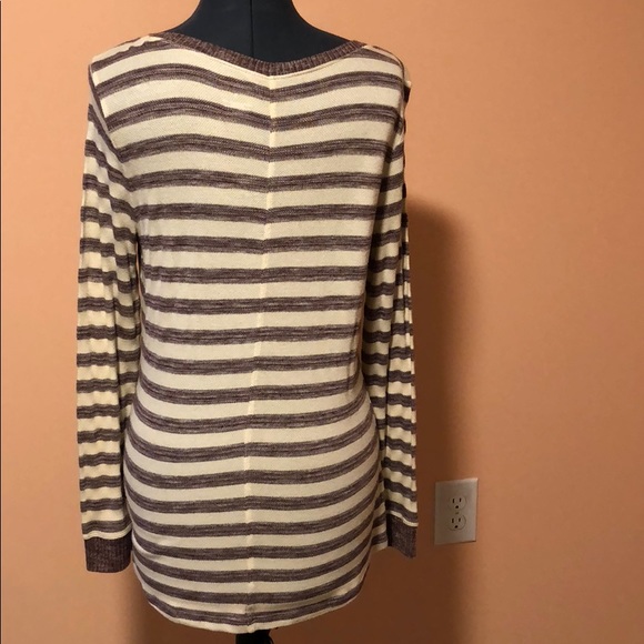 Women’s White and purple striped sweater - Picture 3 of 3